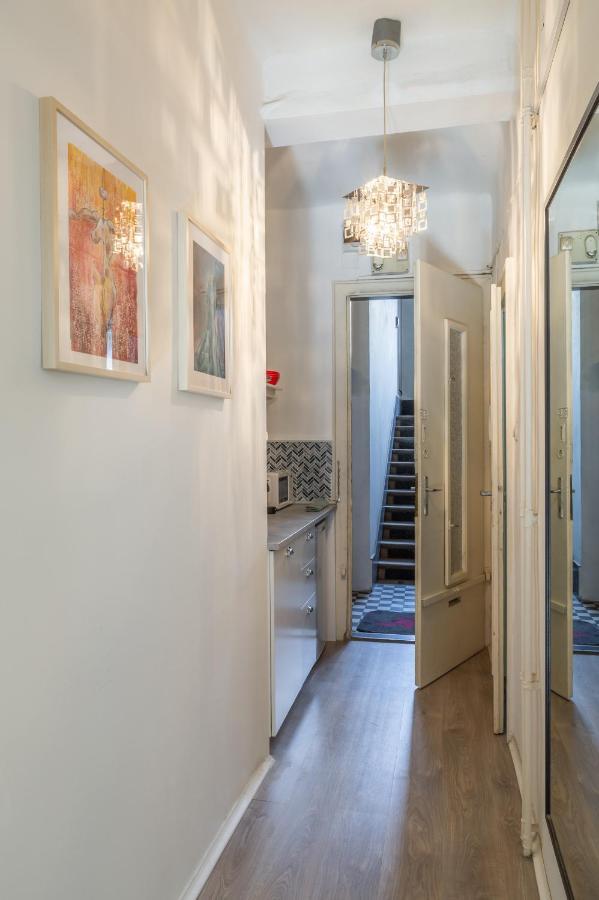 Sweet Studio With Art In The Heart Of * Budapest